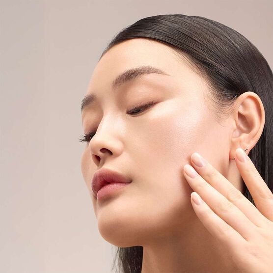 Lo&ccedil;&atilde;o Facial La Prairie White Caviar Essence Extraordinare